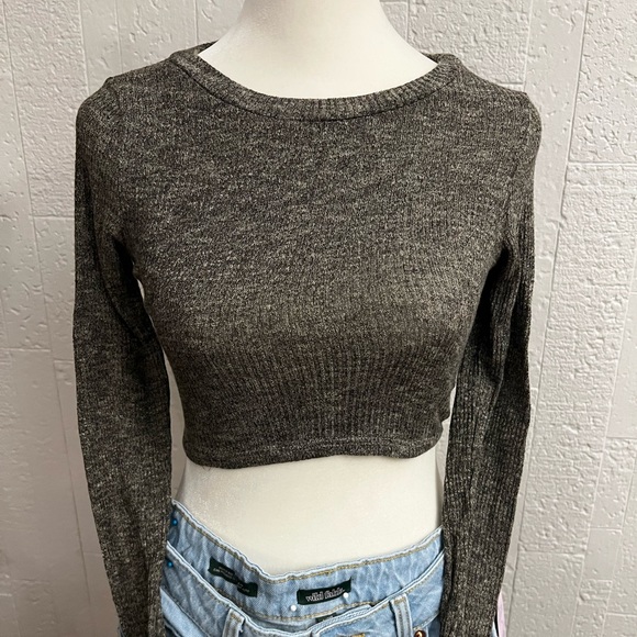 small crop top - Picture 4 of 6